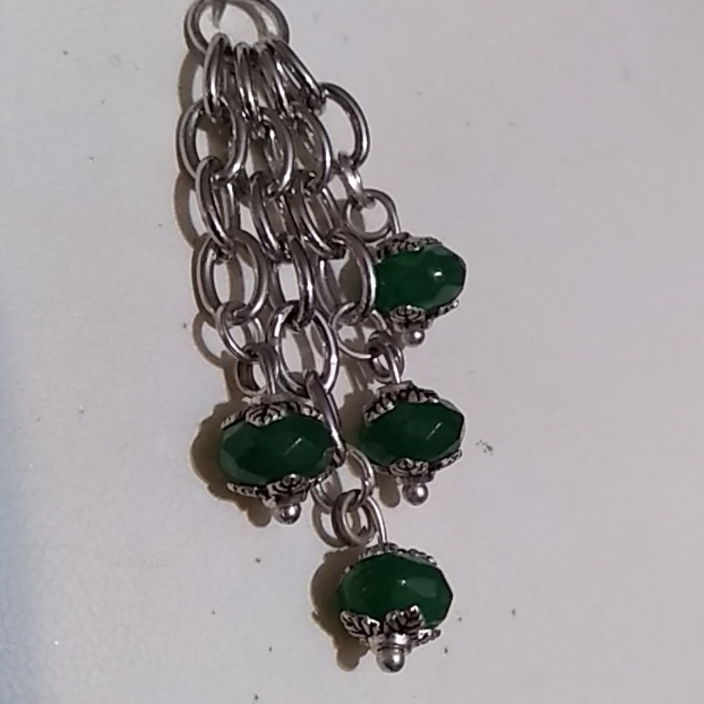 Emerald beads in a four drop pattern.